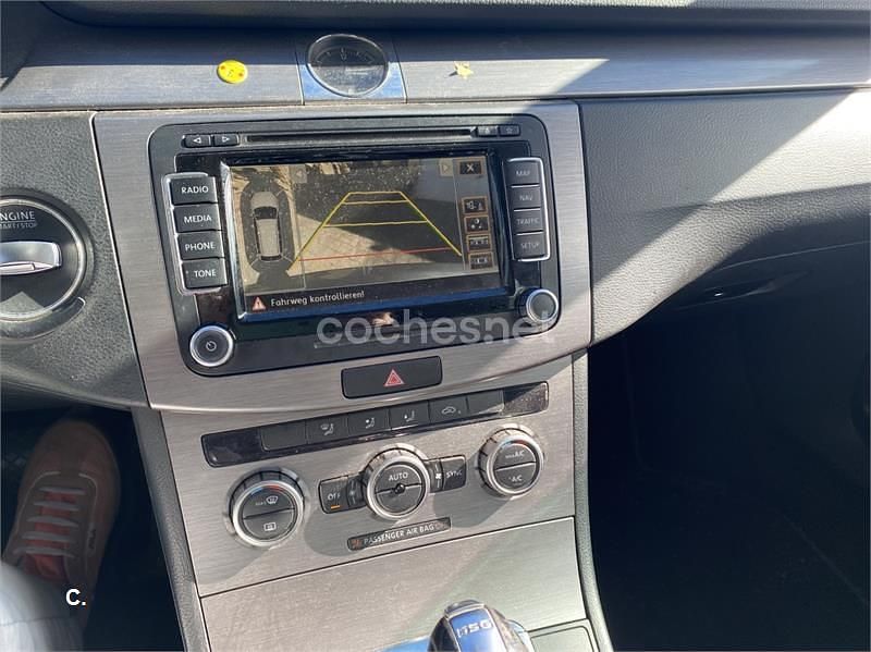 Usado VW Passat Advance 140 CV (102 kW) 2013 Gris / plata Familiar