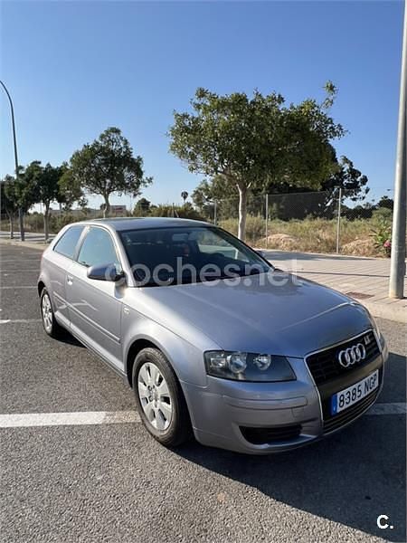 Gris / plata Usado 2005 Audi A3 Sportback Attraction Berlina | 4650 € (Buen precio) - Imagen 1/4
