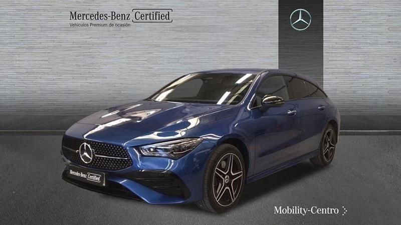 Usado Mercedes CLA250 AMG line 163 CV (119 kW) 2024 Azul denim metalizado Berlina