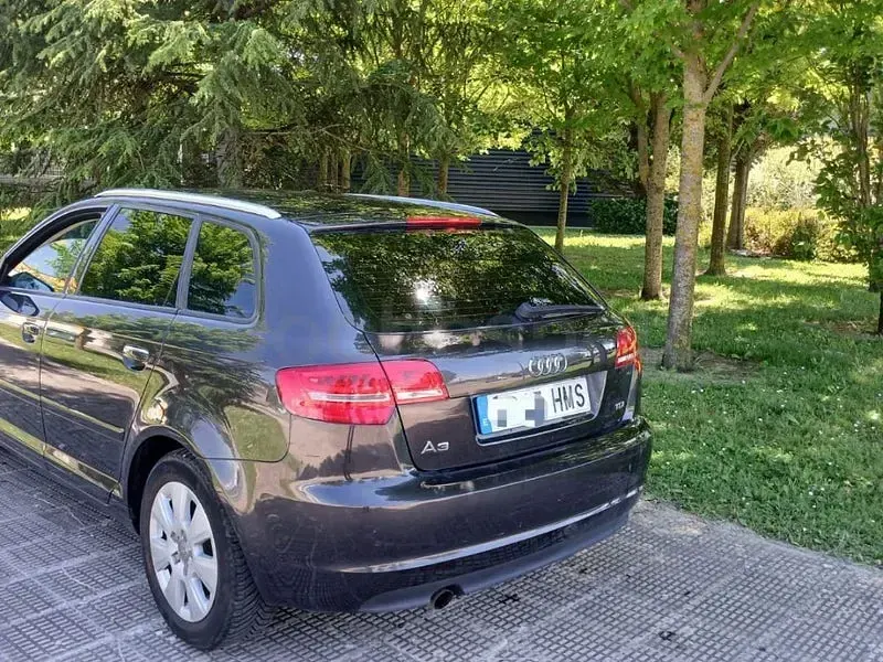 Usado Audi A3 Ambition 105 CV (77 kW) 2012 Negro Utilitario
