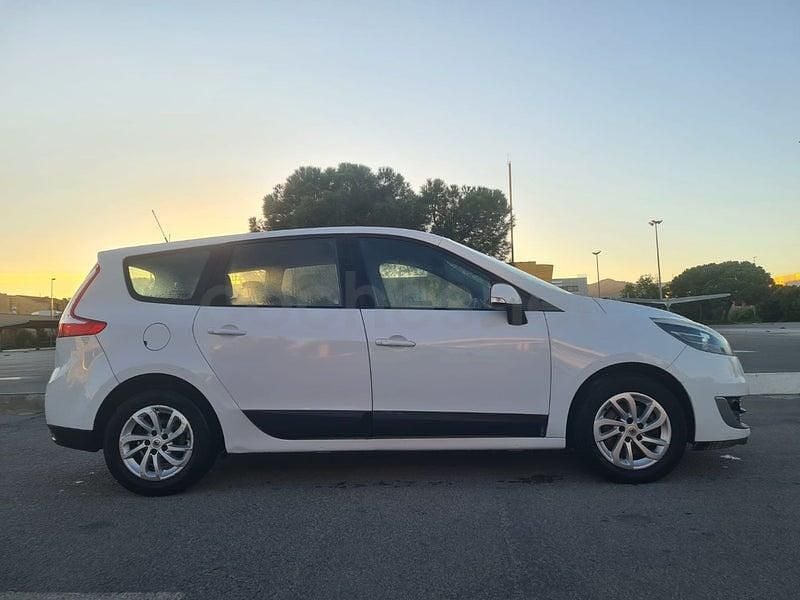 Usado Renault Grand Scénic III Expression 110 CV (80 kW) 2013 Blanco Monovolumen