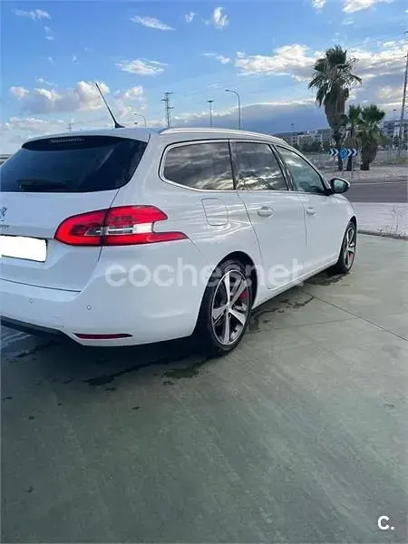 Usado Peugeot 308 SW Allure 130 CV (95 kW) 2019 Blanco Familiar