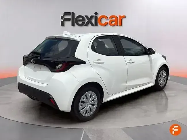Usado Toyota Yaris Active 125 CV (91 kW) 2023 Blanco Utilitario