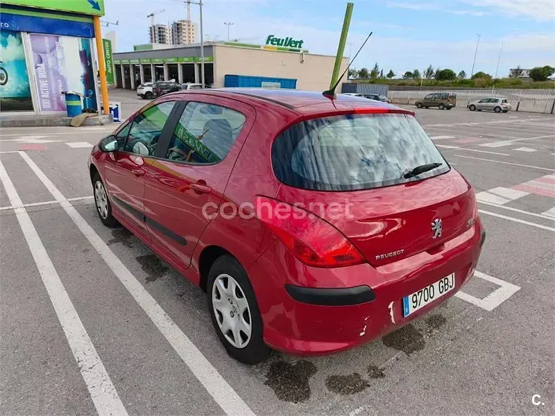 Usado Peugeot 308 120 CV (88 kW) 2008 Rojo Berlina