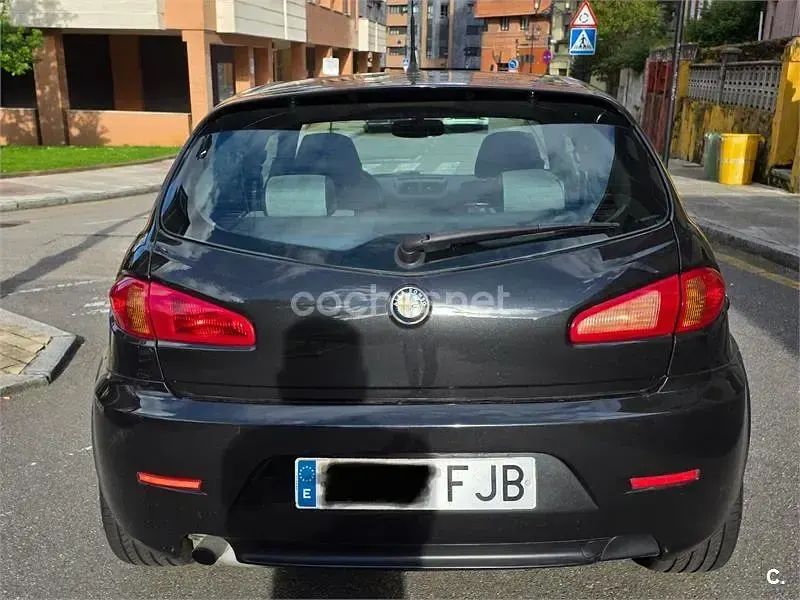 Usado Alfa Romeo 147 120 CV (88 kW) 2006 Negro Utilitario