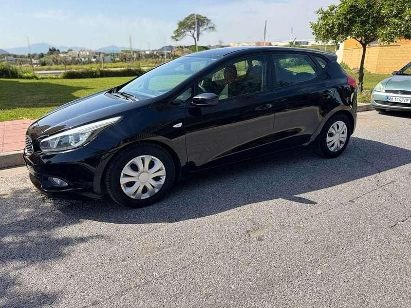 Negro Usado 2013 Kia Ceed Utilitario | 7999 € (Buen precio) - Imagen 1/4