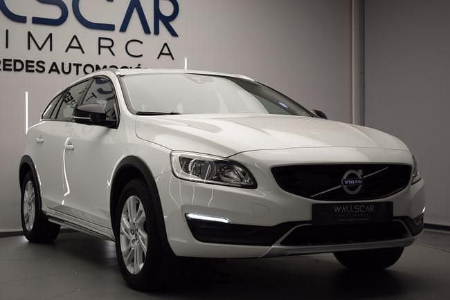 Usado Volvo V60 Momentum 149 CV (109 kW) 2016 Blanco Familiar