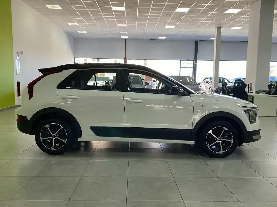 Usado Kia Niro 129 CV (94 kW) 2024 Blanco SUV