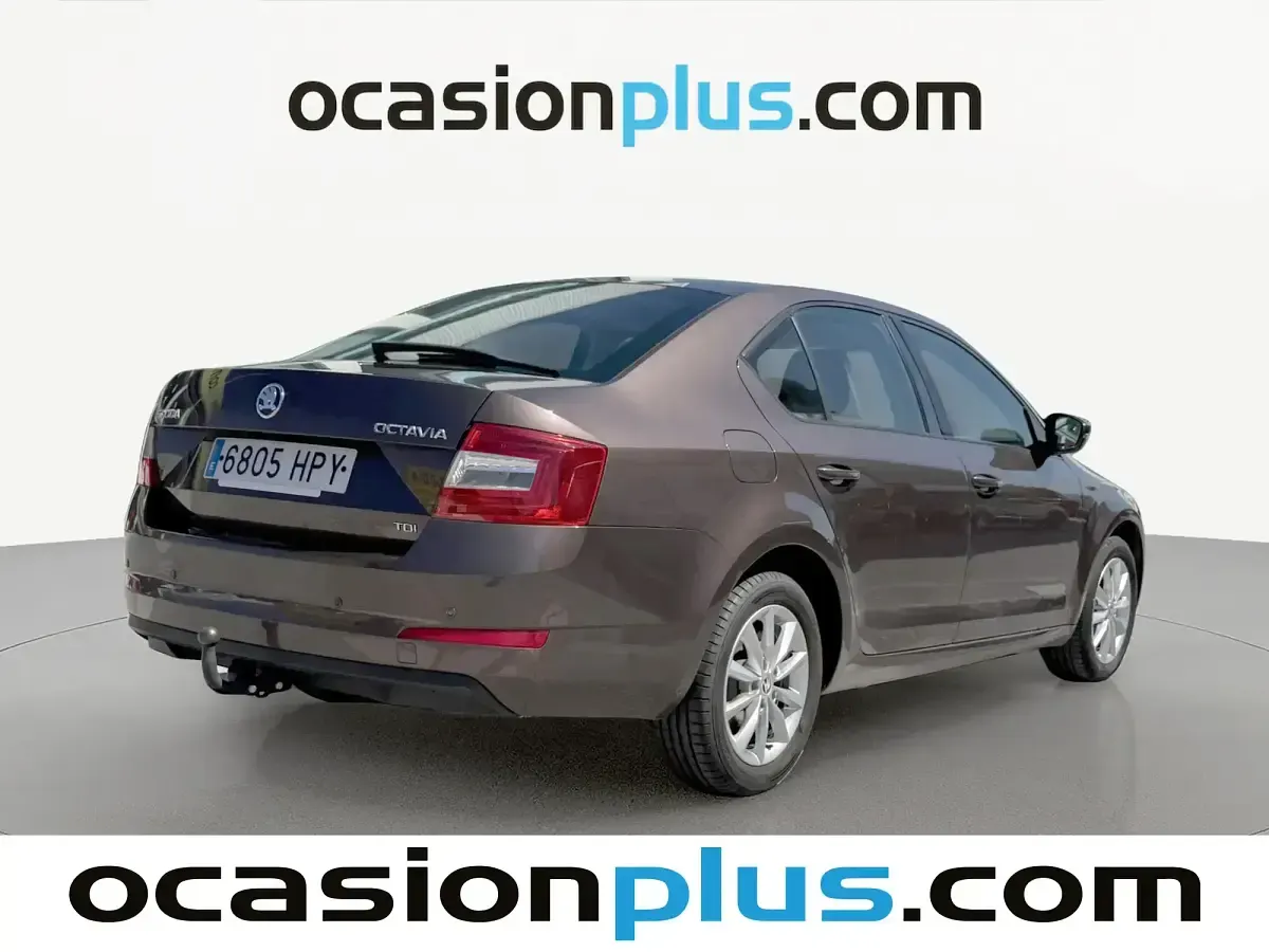 Usado Skoda Octavia Ambition 105 CV (77 kW) 2013 Marrón Berlina