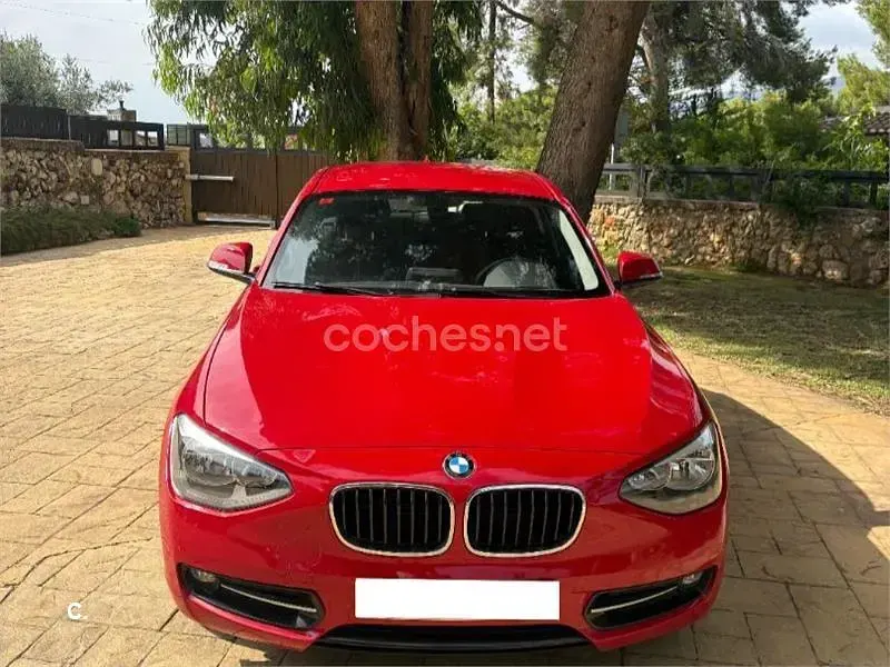 Usado BMW 118 Sport Line 143 CV (105 kW) 2015 Rojo Utilitario