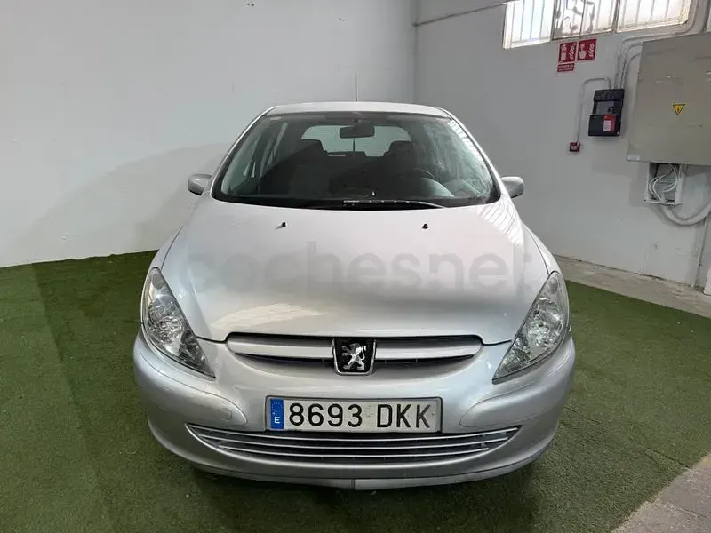 Usado Peugeot 307 110 CV (80 kW) 2005 Gris / plata Berlina