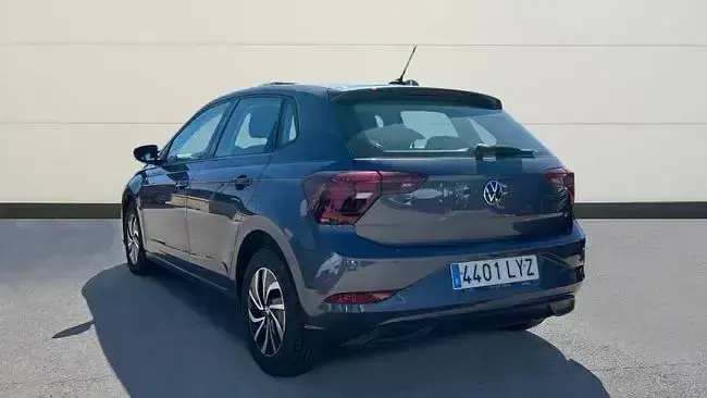 Usado VW Polo Life 95 CV (69 kW) 2022 Gris Utilitario