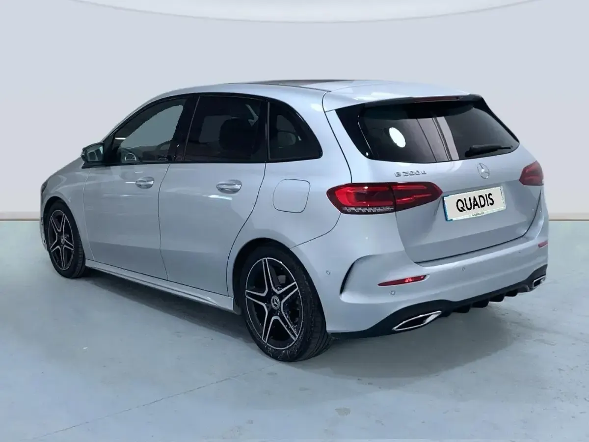 Usado Mercedes B200 150 CV (110 kW) 2022 Gris plata Utilitario
