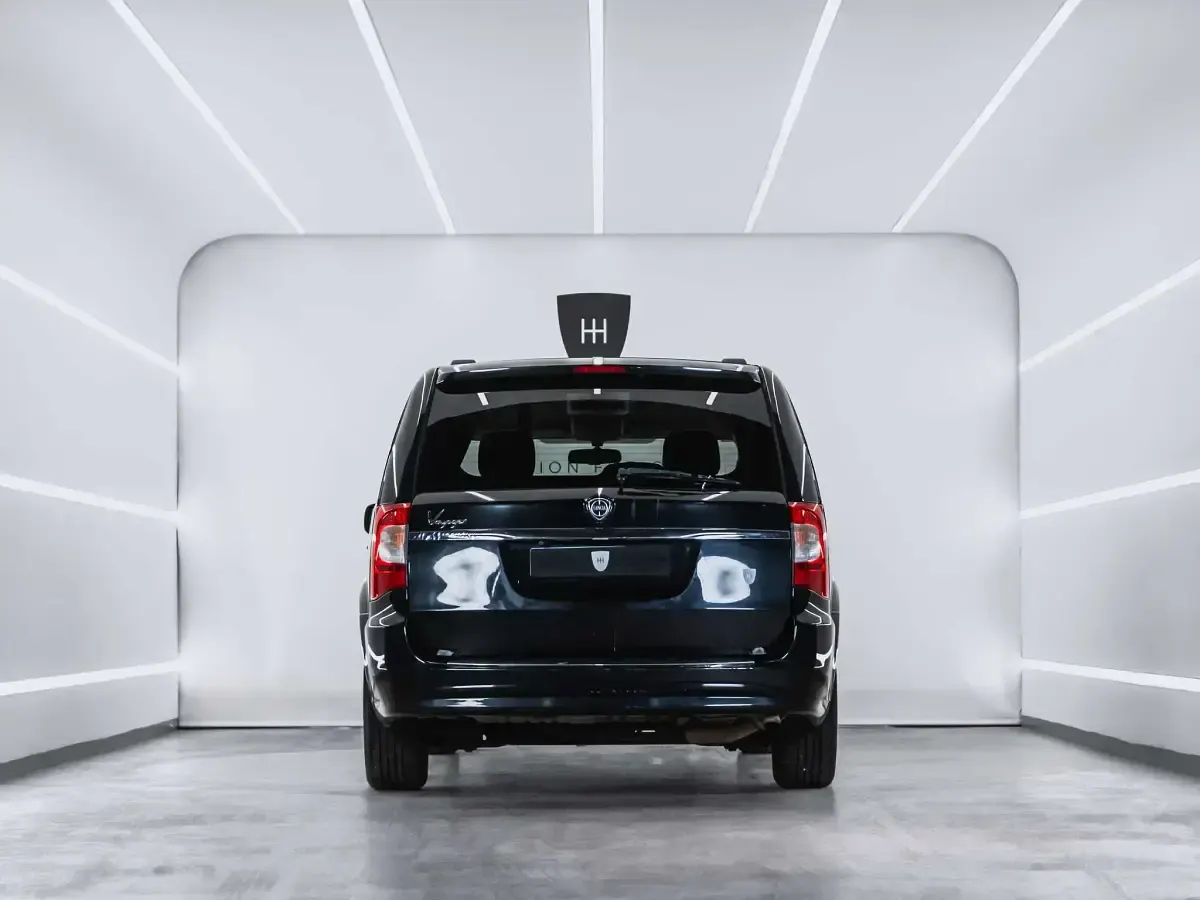 Usado Lancia Voyager Gold 178 CV (130 kW) 2013 Negro Monovolumen