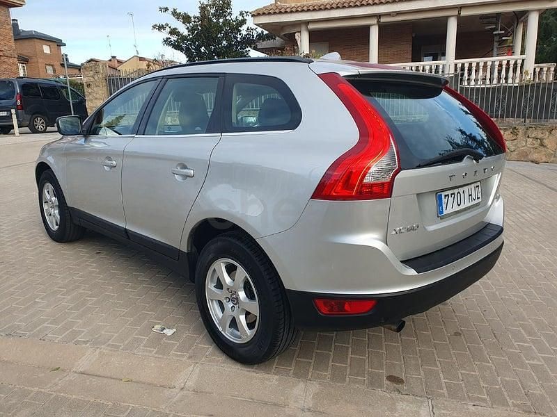 Usado Volvo XC60 Momentum 136 CV (100 kW) 2012 Gris / plata SUV