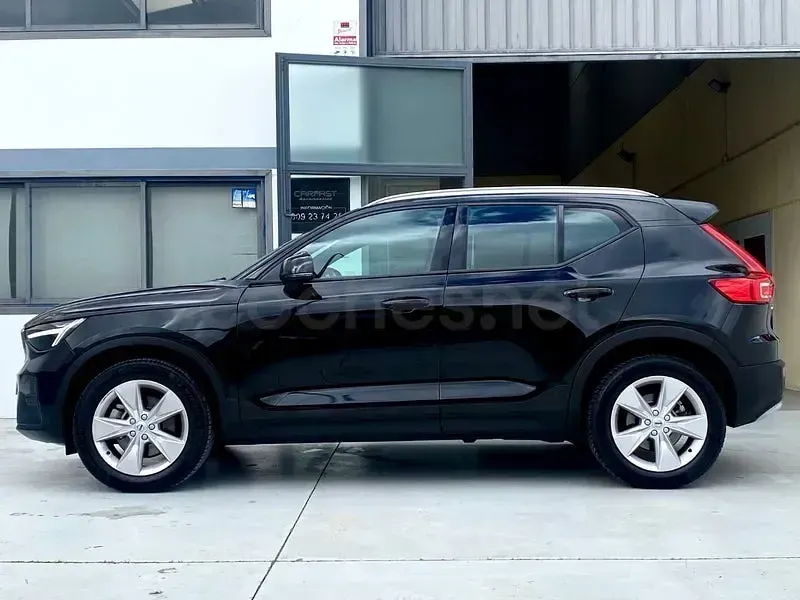 Usado Volvo XC40 Core 163 CV (119 kW) 2023 Negro SUV