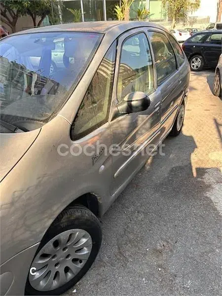 Usado Citroën Xsara Picasso Exclusive 90 CV (66 kW) 2003 Verde Monovolumen