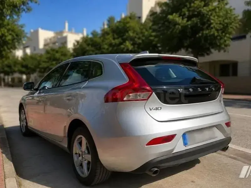 Usado Volvo V40 Momentum 150 CV (110 kW) 2015 Gris / plata Berlina