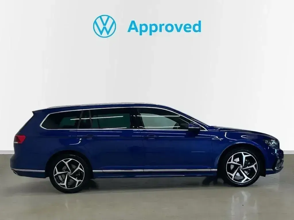 Usado VW Passat R-line 150 CV (110 kW) 2024 Azul Familiar