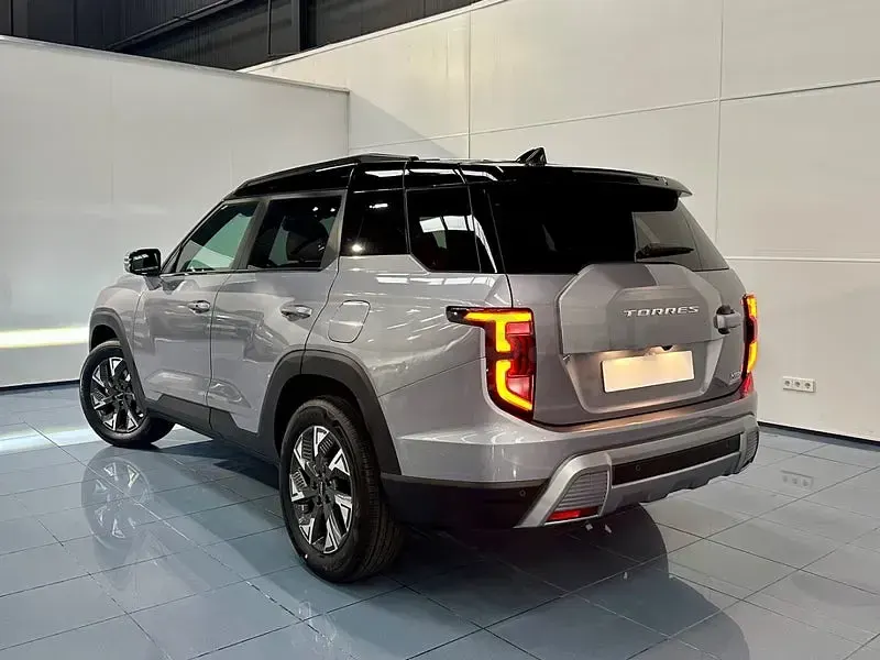 Nuevo KGM Torres 204 CV (150 kW) 2026 Gris / plata SUV