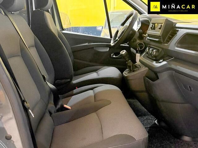 Usado Renault Trafic 110 CV (80 kW) 2024 Blanco Monovolumen