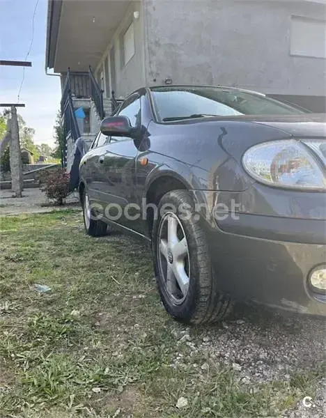 Usado Nissan Almera 114 CV (83 kW) 2002 Negro Berlina
