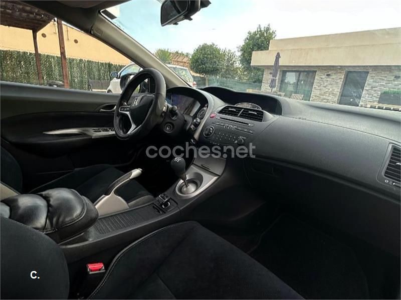 Negro Usado 2006 Honda Civic Comfort Berlina | 4900 € (Precio justo) - Imagen 1/4