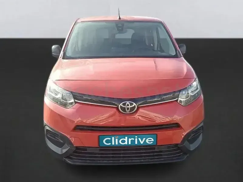 Käytetty Toyota Proace Verso Active 131 HP (96 kW) 2023 Punainen Farmari