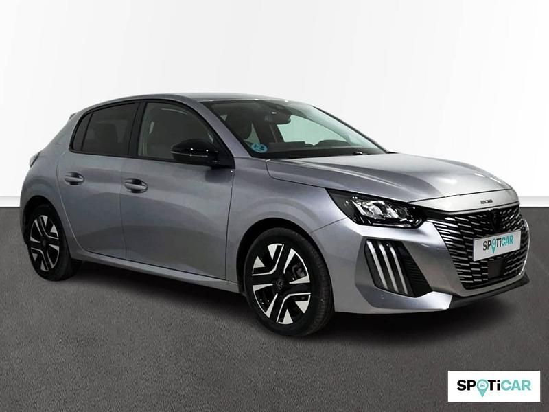 Usado Peugeot 208 Allure 100 CV (73 kW) 2025 Gris Utilitario