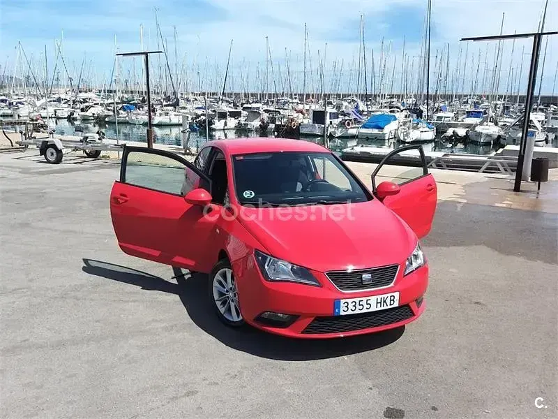 Usado Seat Ibiza Copa 90 HP (66 kW) 2012 Vermelho Sedan