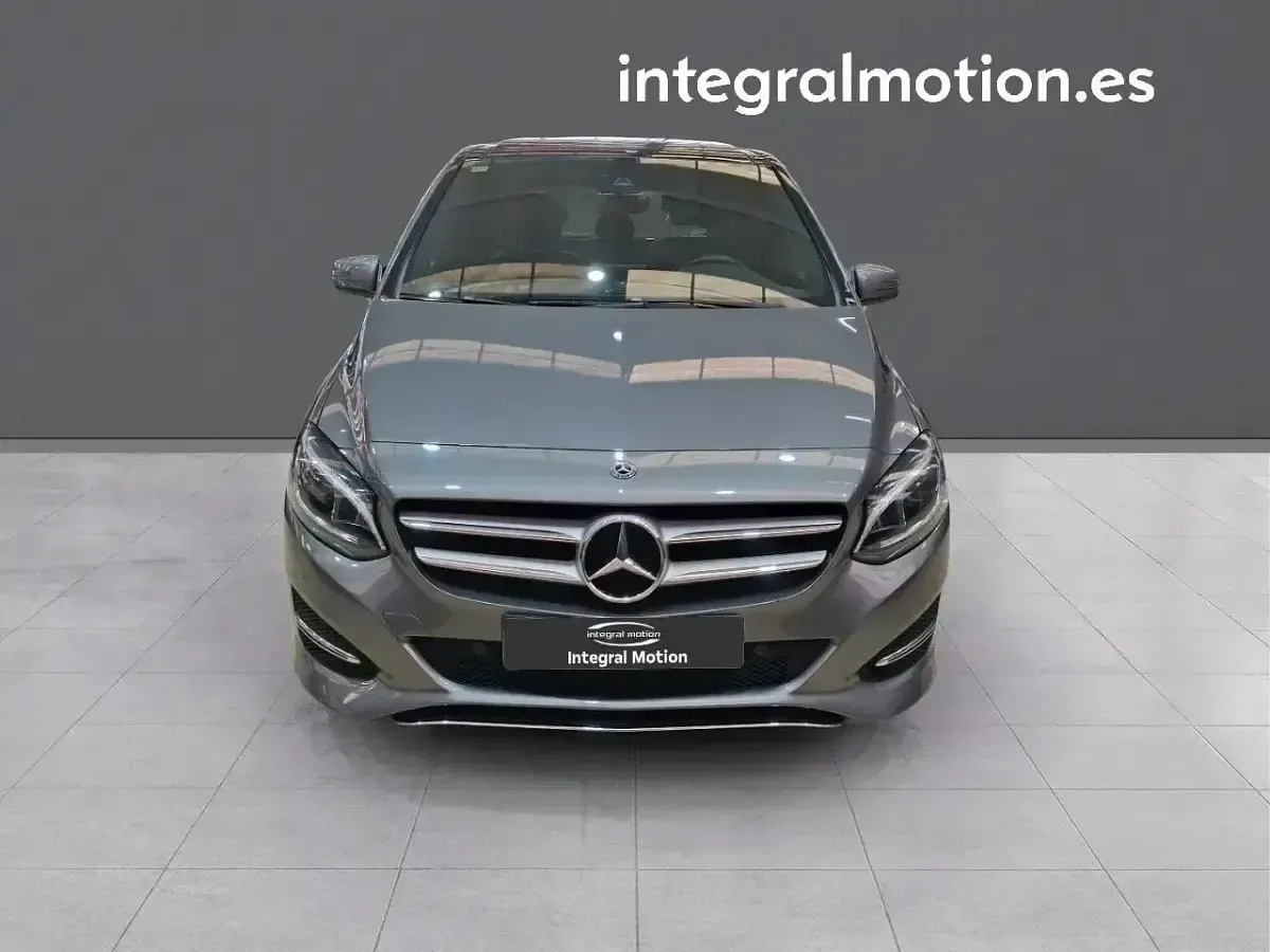 Usado Mercedes B200 156 CV (114 kW) 2017 Gris Utilitario