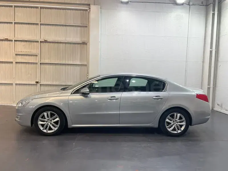 Usado Peugeot 508 Allure 115 CV (84 kW) 2013 Gris / plata Berlina