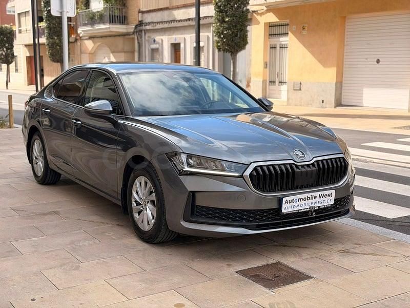 Usado Skoda Superb Style 150 HP (110 kW) 2024 Cinzento Sedan