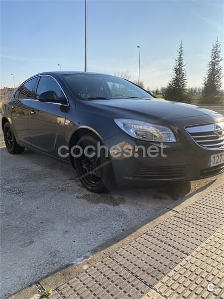 Usado Opel Insignia Selective 130 CV (95 kW) 2012 Gris / plata Familiar