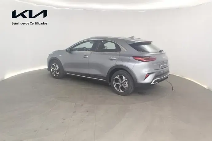 Usado Kia XCeed 101 CV (74 kW) 2025 Plateado SUV