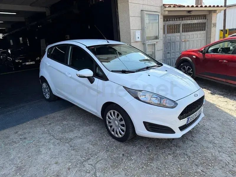 Usado Ford Fiesta Trend 82 CV (60 kW) 2017 Blanco Utilitario