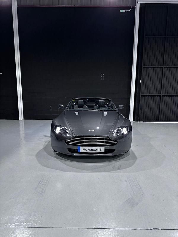 Usado Aston Martin V8 Vantage 420 CV (308 kW) 2009 Gris claro Descapotable