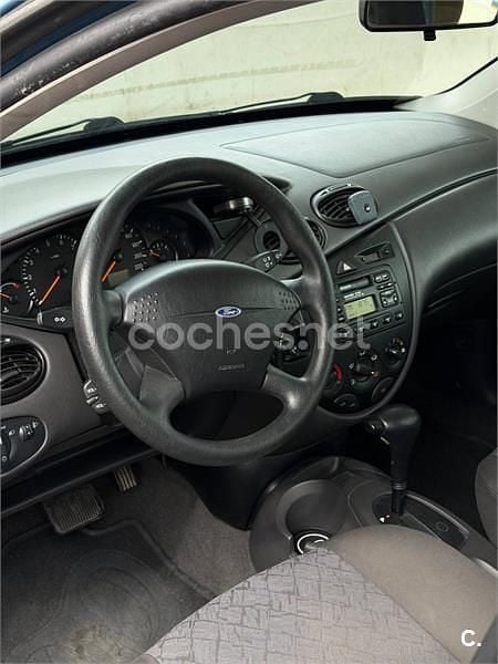 Usado Ford Focus Ghia 100 CV (73 kW) 2001 Azul Familiar