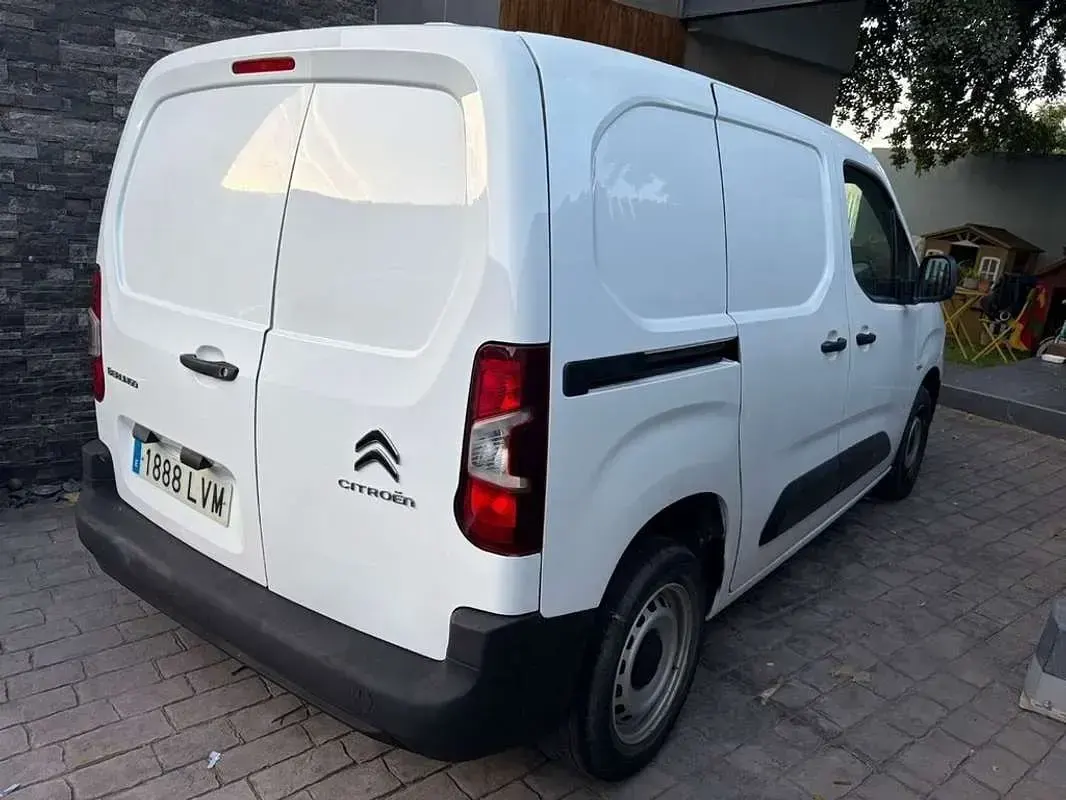 Usado Citroën Berlingo 102 CV (75 kW) 2022 Blanco Monovolumen