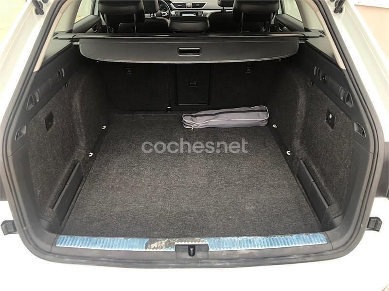 Usado Skoda Superb Style 150 CV (110 kW) 2016 Blanco Familiar