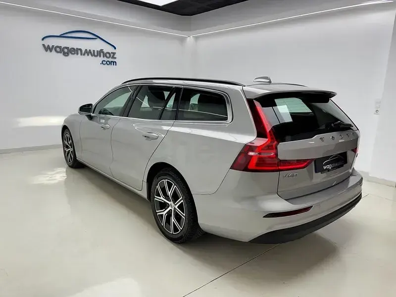 Usado Volvo V60 Core 197 CV (144 kW) 2023 Gris / plata Familiar