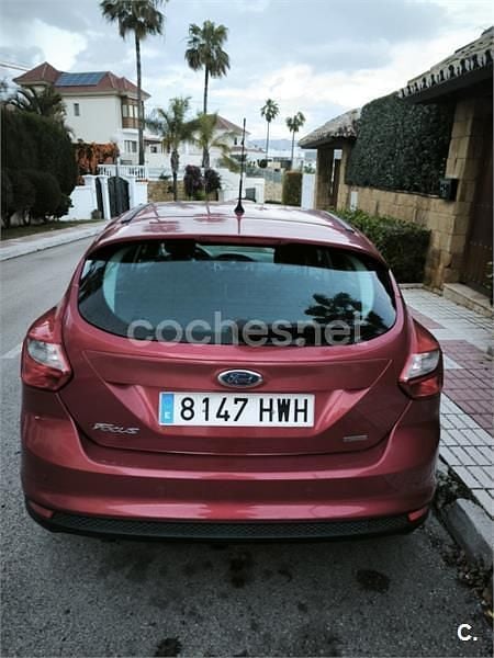 Usado Ford Focus Trend 125 CV (91 kW) 2014 Rojo Berlina