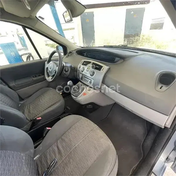 Usado Renault Scénic II Expression 105 CV (77 kW) 2007 Gris / plata Monovolumen