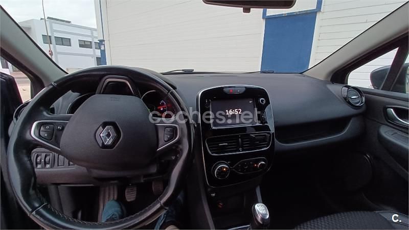Usado Renault Clio GrandTour Zen 120 CV (88 kW) 2017 Gris / plata Familiar
