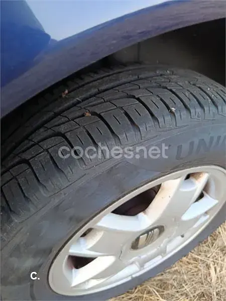 Usado Seat Toledo Stella 100 CV (73 kW) 2001 Azul Berlina