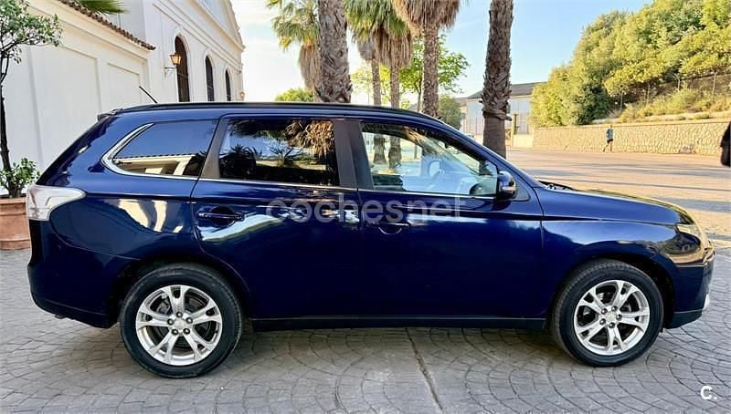Usado Mitsubishi Outlander Motion 150 CV (110 kW) 2014 Azul SUV
