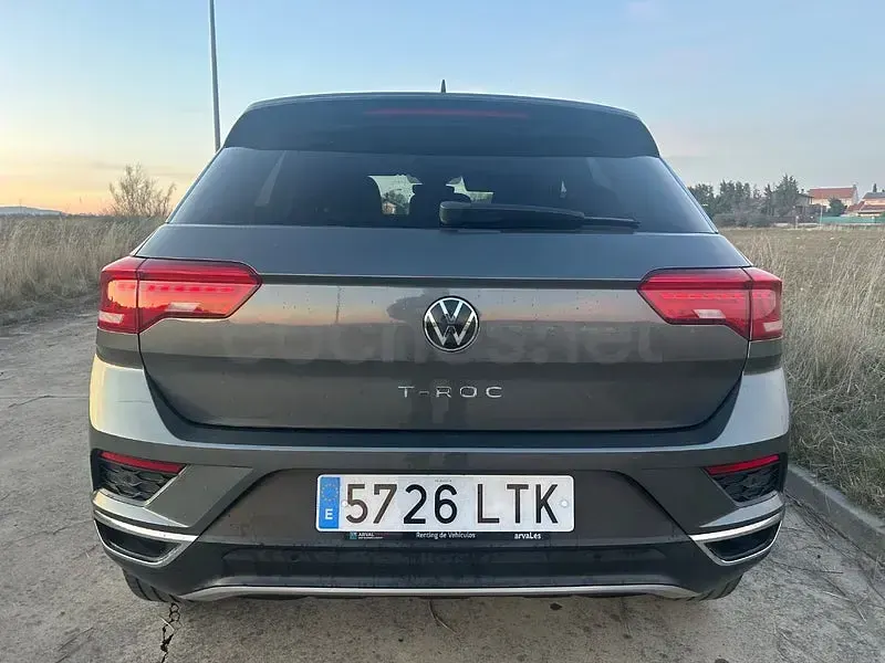 Usado VW T-Roc Advance 150 CV (110 kW) 2022 Gris / plata SUV