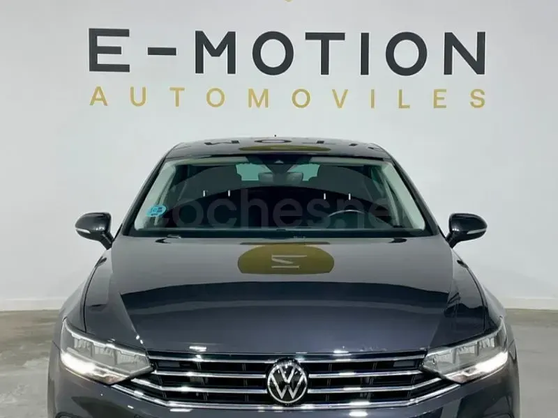 Usado VW Passat Executive 150 CV (110 kW) 2020 Gris / plata Berlina