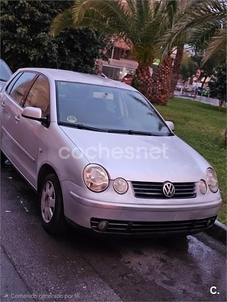 Usado VW Polo Trendline 75 CV (55 kW) 2003 Gris / plata Berlina