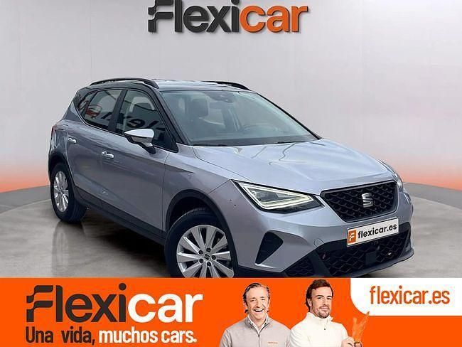 Usado Seat Arona Style 110 CV (80 kW) 2022 Gris SUV